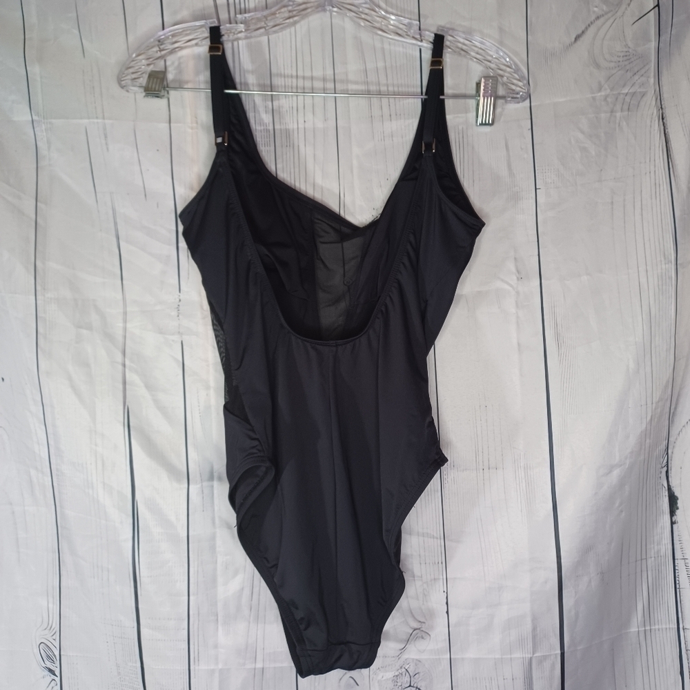 La Blanca Island Goddess Minimalist Black One-Piece Swimsuit - Picture 4 of 9